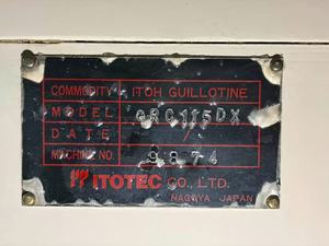 Machine à découper le papier hydraulique ITOTEC ERC 115DX d'<span class=keywords><strong>occasion</strong></span>, fabriquée au Japon, coupe-papier, guillotine - Product Image 4