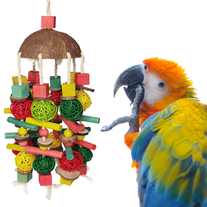 多色天然木块大鹦鹉咬玩具椰壳鸟咀嚼玩具 - Product Image 1