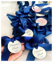 Placa de ajuste de menú acrílica con espejo dorado personalizado con texto grabado y lazo acrílico para decoraciones de aniversario de boda