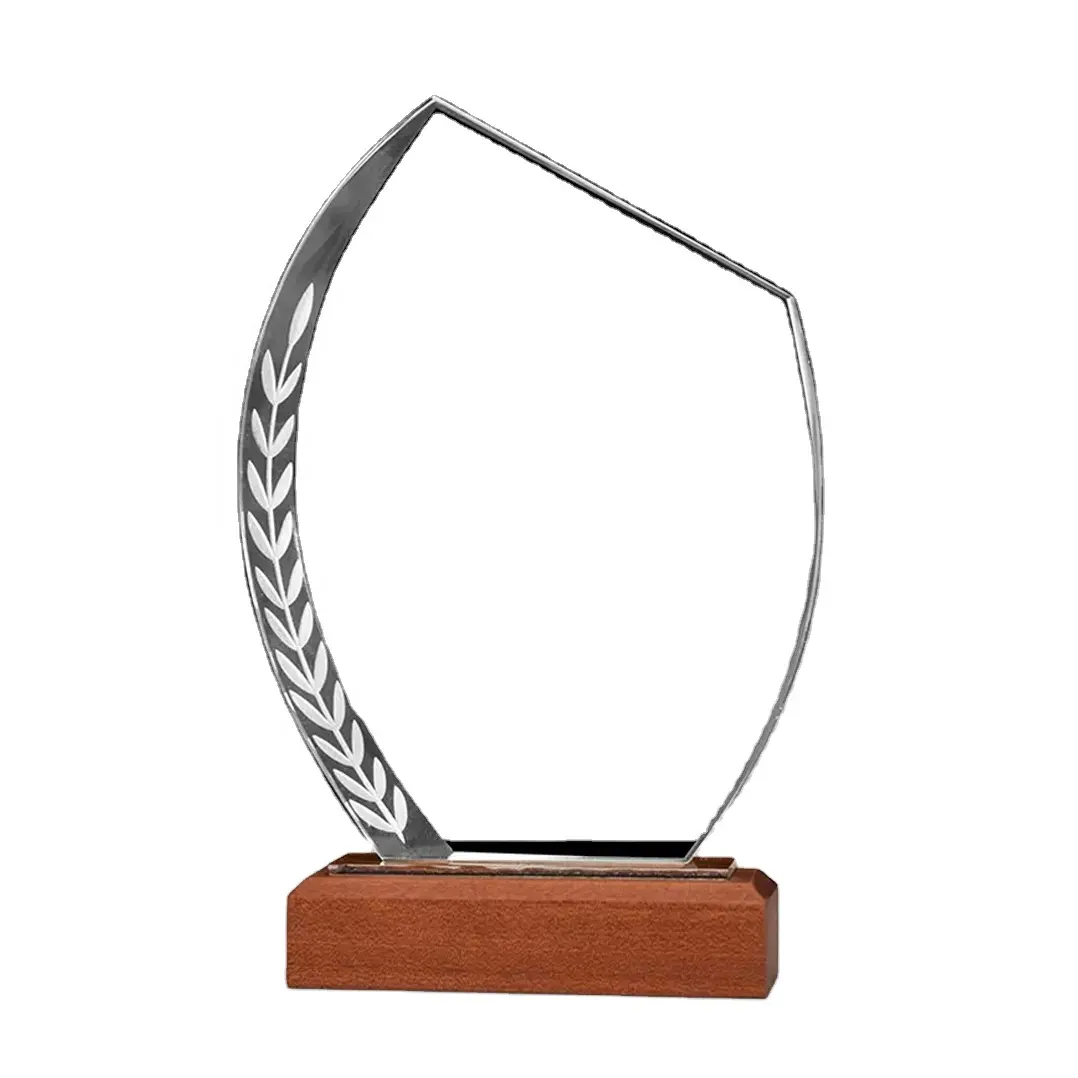 Bestseller Crystal Wooden Awards Craft Custom geschnitzte Gravur buchstaben Crystal Trophy Plaque mit Holz sockel
