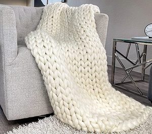 Couverture tressée confortable personnalisée en gros Couverture lestée tricotée sur le bras en tricot épais <span class=keywords><strong>blanc</strong></span> super doux en laine mérinos 100% - Product Image 1