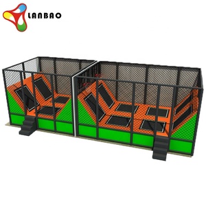 Attrezzature per parco giochi al coperto per bambini, con una piccola zona giochi con un parco trampolino rettangolare bungee e rete di sicurezza - Product Image 2