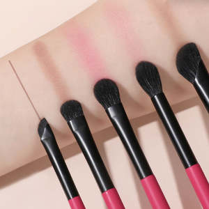 Ensemble de pinceaux de maquillage en poudre pour <span class=keywords><strong>fard</strong></span> <span class=keywords><strong>à</strong></span> paupières en cheveux synthétiques doux avec manche en bois personnalisé outils cosmétiques de luxe - Product Image 4