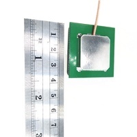 Antenne interne en céramique RFID passive 37x37x6,8 mm 868 MHz personnalisée en usine avec connecteur mâle à angle droit - Product Image 3