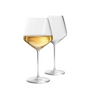 Verre à vin en borosilicate fait main avec logo personnalisé, 800 ml, pour cadeaux d'entreprise et kits de bienvenue promotionnels - Product Image 2