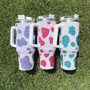 Vaso térmico de acero inoxidable de 40 oz sin BPA con estampado de vaca y pedrería brillante, con tapa y pajita - Product Image 4