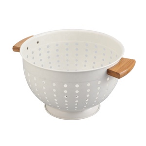 Grande passoire de cuisine en acier enduit de poudre Base stable, passoire en métal avec manche en bois - Product Image 3