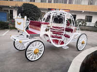 Chariot de citrouille scintillant, chariot à chevaux enchanté, chariot électrique sans chevaux idéal pour les lieux pittoresques