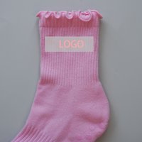 Chaussettes de yoga antidérapantes douces et brodées avec volants, personnalisées pour le studio, pour femmes, idéales pour le Pilates