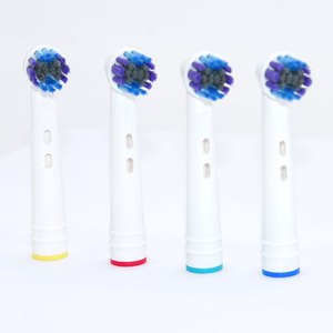 Testine di <span class=keywords><strong>Ricambio</strong></span> Compatibili OEM <span class=keywords><strong>Oral</strong></span>-<span class=keywords><strong>B</strong></span> EB20P per Spazzolino Elettrico, Setole Medie, CE ROHS, Confezione da 4, Logo Personalizzato, Uso Domestico e Alberghiero - Product Image 1