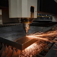 Fabrication sur mesure de tôles métalliques, service de poinçonnage de métaux, pièces d'instruments électroniques en aluminium et acier inoxydable pliées