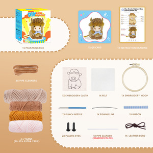 Kit de feutrage à l'aiguille DIY - Pendentif adorable vache des Highlands - Idéal pour débutants avec tutoriel vidéo, ensemble de fabrication de porte-clés animaux faits main - Product Image 2