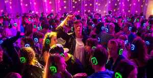 Audífonos para Discoteca Silenciosa con Luz RGB, Control Remoto, Sistema <span class=keywords><strong>de</strong></span> Sonido <span class=keywords><strong>de</strong></span> Música para DJ, Transmisor <span class=keywords><strong>de</strong></span> Frecuencia RF <span class=keywords><strong>de</strong></span> 3 Canales, Auriculares para Fiestas en Clubes - Product Image 4