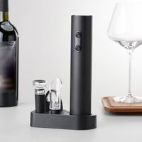 Ensemble cadeau moderne d'ouvre-bouteille électrique automatique écologique à piles, comprenant un coupe-capsule métallique, un aérateur, un verseur et des tire-bouchons