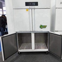 Nouveau type de réfrigérateur commercial vertical à quatre portes en acier inoxydable, avec étagères intérieures réglables et fonctionnement silencieux