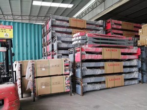Promotion OEM Tlt235sb Élévateur de stationnement pour voitures à deux colonnes, 3500 kg, à vérins hydrauliques, avec grande capacité de levage et plateforme de sol - Product Image 6