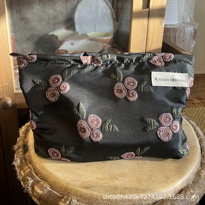 Bolsa de Cosméticos Floral Original A Gogo, Bolsa de Almacenamiento de Artículos de Aseo de Viaje con Cierre de Cremallera y Gran Capacidad - Product Image 2