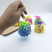 Jouet de décompression pour enfants, petit monstre à cheveux longs, à pincer, pour farces et soulagement du stress