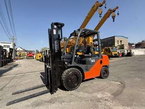 Montacargas Usado TCM de 3 Toneladas FD30, de Servicio Pesado, con Motor Diésel Japonés de Segunda Mano, Mástil de 3 Etapas y Desplazamiento Lateral - Product Image 4