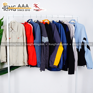 เสื้อแจ็คเก็ตวินเทจ KungFu KingAAA สีสันตัดกันสำหรับผู้ชาย มือสอง สภาพดี เหมาะสำหรับฤดูหนาว ให้ความอบอุ่น สไตล์เรโทร ตกแต่งด้วยผ้าปะติดปะต่อ เสื้อโค้ทลำลองแนวสตรีทแวร์สำหรับผู้ชาย - Product Image 6