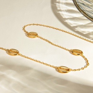 Nouveau collier tendance plaqué or 18 carats en forme de coquille, collier simple en acier inoxydable géométrique pour femmes - Product Image 2