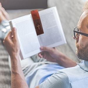 Marcador de Páginas de Cuero Sintético Marrón con Versículo Bíblico, Grabado en Relieve, Accesorio de Lectura Religiosa con Borla de Cordón - Product Image 6