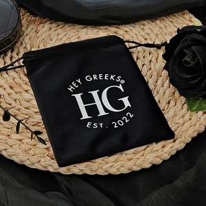 Pochette en velours de luxe avec cordon de serrage et logo personnalisé, design portable pour le rangement des bijoux et l'emballage de cadeaux - Product Image 1