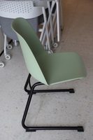Chaise en plastique ergonomique à cantilever inversé pour l'école et la salle de classe