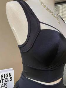 Sujetador deportivo para mujer sin tirantes, con almohadillas lineales antichoque y alta elasticidad, ideal para gimnasio, running, fitness y yoga. Venta al por mayor de fábrica. - Product Image 6