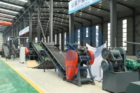 Maximisez vos profits de recyclage des pneus avec notre ligne de production de broyeur de caoutchouc de haute qualité et efficace pour la production de poudre de caoutchouc, capacité de 900 kg/h