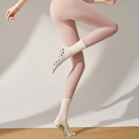 Vente directe d'usine, chaussettes de Pilates, logo personnalisé, chaussettes de Pilates respirantes à volants pour femmes