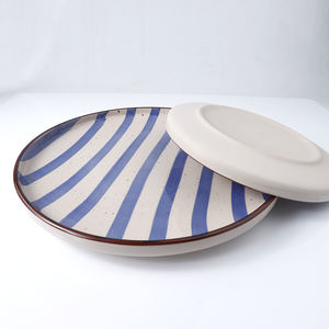 Ensemble de vaisselle à bande bleue faite à la main, 16 pièces, assiettes en céramique peintes à la main, vaisselle avec bordure en terre cuite - Product Image 6