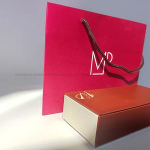 Estructura de forma Pirámide Diseño en ángulo de 3 lados Triángulo modular Triángulo escalonado Caja de forma de prisma para cumpleaños para eventos especiales - Product Image 6