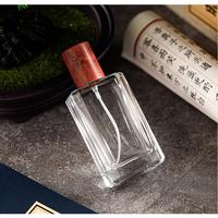 Flacon de parfum carré en verre transparent de 50 ml avec bouchon rond doré, flacon de parfum vide rechargeable, logo personnalisé accepté
