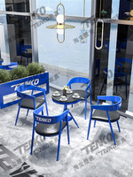Ensemble table et chaises de style industriel personnalisable pour restaurant, café, salon de thé, salle d'attente avec structure en fer forgé