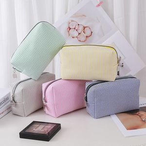 Bolsa de Maquillaje Portátil de Pana con Logotipo Personalizado al por Mayor, Bolsa de Almacenamiento para Brochas, Organizador de Belleza con Cierre, Bolsas de Cosméticos para Viaje - Product Image 3