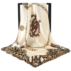Foulard carré en satin de polyester doux 90x90cm – Tendance automne, polyvalent, pour maman - Product Image 4