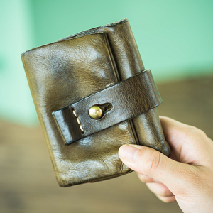 Portefeuille court vertical pour femme Amei Khaki en cuir tanné végétal de première qualité, lavé et vieilli, résistant - Product Image 4