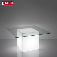 Lumière de table LED en cube de plastique PE multicolore pour café