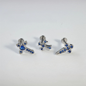 Bijoux de piercing tendance en cuivre et zircon, clou d'oreille en zircon bleu, motif cœur, croix, sceptre, pour cartilage, à filetage, vente en gros OEM - Product Image 1