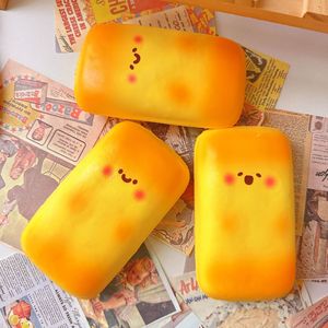 Vente en gros de jouets anti-stress mignons en forme de pain de poche avec des expressions expressives, à récupération lente, créatifs, doux et moelleux. - Product Image 3