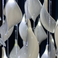 Lustre cascade vertical ANNO personnalisé en forme de feuille, luminaire suspendu pour hall d'hôtel de luxe et escalier de villa