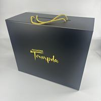 Boîte en papier rigide pliable de luxe, minimaliste, grande, finition mate, fermeture magnétique, noire, avec estampage à chaud personnalisé, logo doré