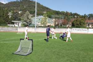 LISKI Easy-to-Install <b>Mini</b> Soccer <b>Goal</b> Minigoal - FOLD UP - in fiberglass and steel 90 x h 75 cm - with net and transport bag - Product Image 3