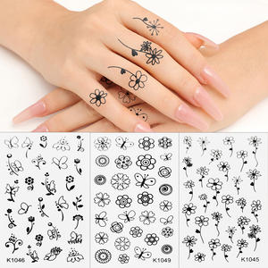 Autocollants de <span class=keywords><strong>tatouage</strong></span> temporaires de luxe pour le corps, les <span class=keywords><strong>bras</strong></span>, le maquillage, imperméables, à motif de petite fleur noire en forme d'étoile de dessin animé, vente en gros OEM - Product Image 1