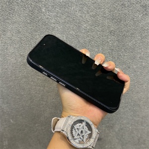 Funda Protectora Magnética Delgada con Textura de Fibra de Carbono para iPhone 17 Pro Max, Color Negro - Product Image 5