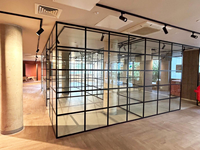 Cloison de séparation de bureau moderne en acier noir et verre avec porte vitrée, sur mesure, fabricant