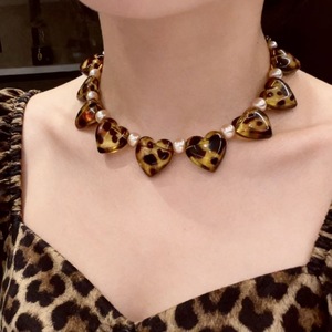 Collar de perlas de resina con forma de corazón, gargantilla con cuentas a la moda para mujer, accesorio de joyería para fiesta - Product Image 2