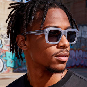 Lunettes de soleil photochromiques Tob Davies à monture carrée pour hommes, protection UV400, pare-soleil de classe 2, monture en plastique et métal, couleur noire - Product Image 5