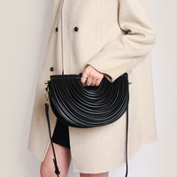 Sac bandoulière tressé tendance 2025 en cuir PU, fait main, avec logo personnalisé, petite commande, vente en gros